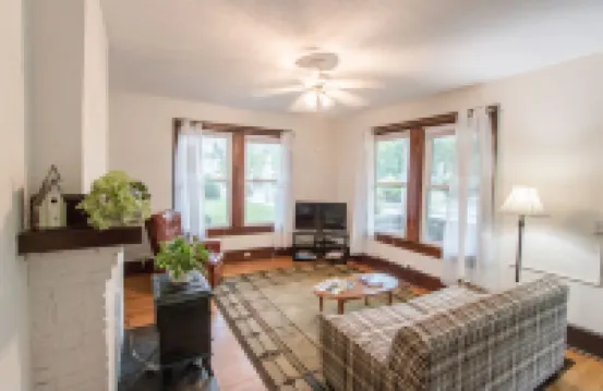 Charming Cottage in town~on Appalachian Trail~Mountain Views~ Hotels in Hot Springs