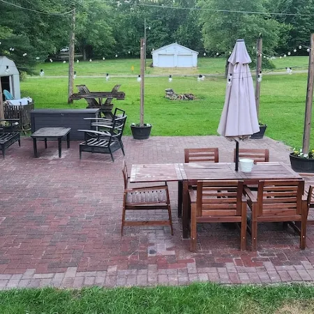 Sunset cottage complete w/large deck, fire pit and mins away from public beach