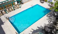 Courtleigh Hotel & Suites - Pools