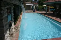 Three bedroom/three bath resort style home with saltwater pool and spa - Swimmingpools