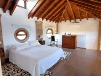 Charming rural house with swimming pool 3 km from the city of Granada. parking