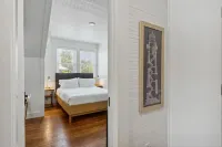 Stanton Apt C / Historic retreat 1 block to beach