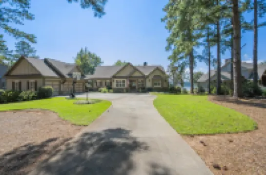 Spacious Lake Home - Great Outdoor Living Spaces & Dock in Gated Golf Resort