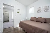 3 bed/1 bath lower unit conveniently located in Lakeside. Hôtels à proximité de : Muskegon Community College