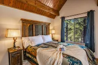 Luxury Furnishings and Amenities at the Hummingbird Chalet-Country Club Location