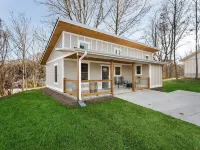 Walk to Main Street shops and eateries!  Pet-friendly and high-speed internet.