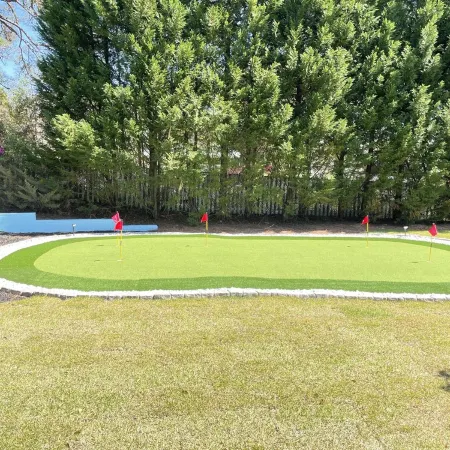 Green Acres - Putting Green, King Bed, Close to Downtown