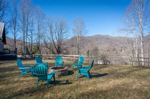 Halfback Ridge -Hot Tub-Magnificent Views-Motorcycle & Pet-Friendly-Fenced Yard