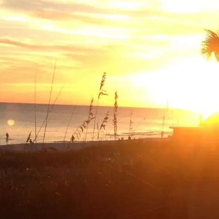 Crystal Sands- Beachfront and Sweeping Gulf Views + Free Beach Service
