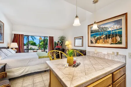 Full Kitchen Free WiFi, Garage Park, 2 OceanView Pools, Royal Sea Cliff #1 Kona Отели рядом с достопримечательностью «Moonshot Play Space, LLC»