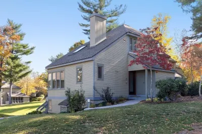 3 Bedroom lakeview townhouse!