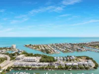 New!Luxurious & spacious waterfront 4 bedroom house in Marathon with endless fun