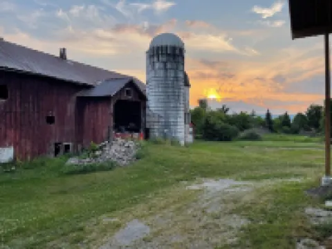 Cozy  2 bed 2 bath apt. with porch, peaceful Riverfront in the NW Catskill area