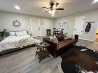 Charming Studio with fireplace Hotels in Taylor