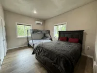 Sleeps up to16! Family Friendly! Newly Renovated, steps from the Golf Course! Hotels in Libby