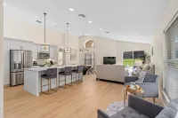 Renovated villa w private pool & bbq - close to magic theme parks!!