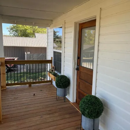 The Archer House - 1 Block from Spring River.  2 Bedrooms + Loft Bedroom!