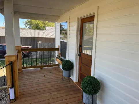 The Archer House - 1 Block from Spring River.  2 Bedrooms + Loft Bedroom!