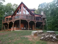 3 King Suites! Great Views! Outdoor Fireplace! Paved Roads! Pets! Access Ramp!