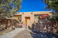Casita Cotón - 2 bed, 2 bath, sleeps 6. Mountain views!