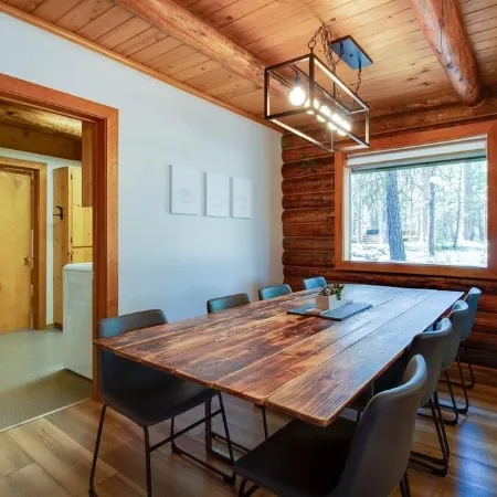 Black Butte Ranch Family Getaway, Short Walk to South Meadow Pool- Sleeps 12
