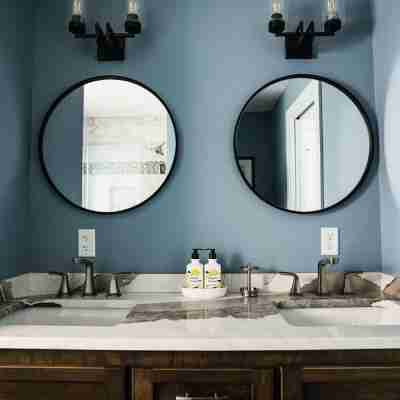 New - stunning Keuka lake views. Minutes to wineries, breweries & distilleries Rooms