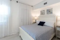 Downtown Bradenton Gem: 3-Bed Luxury Haven