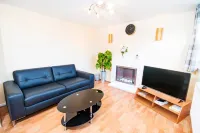 CITY CENTRE ★ FREE PARKING ★ 2 BED HOUSE ★ MODERN