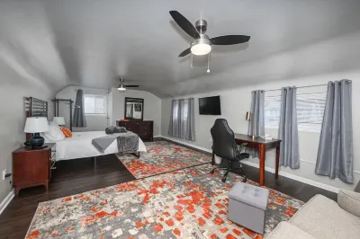 Scenic Hiking in Cuyahoga Valley National Park! 3Br House, Central Air & Laundry Hotels near Don Drumm Studios & Gallery