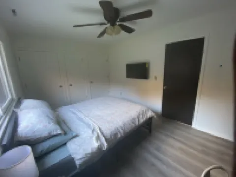 Two Full Baths in Newly Renovated ski golf Condo! New on Market!! ヴァーノン・タウンシップのホテル