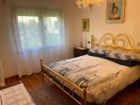 Spacious and bright apartment with garden in central area