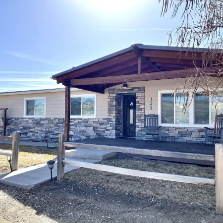 Hole in the Rock Inn - Newly remodeled for post adventure relaxation! Отели в г. Эскалант