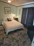 Charlie’s on the Water - a Charming 3-bedroom house with a lake view-Sabula