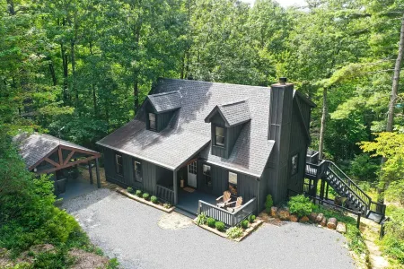 Rainbow's End Mountain Lake House