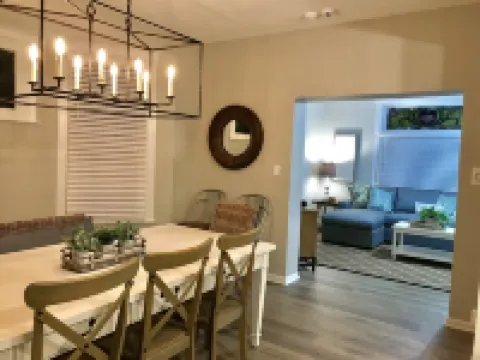 Urban Oasis 3 Miles to Cincy Sleeps 12