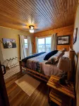 Pinetree Cabin - 4 king beds, stunning views