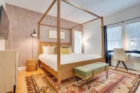 Luxe Mountain Escape ~ Sauna ~ Hot Tub ~ Pool Table ~Arcade Games~ Massage Chair