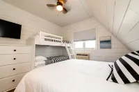 Gorgeous Lake Michigan Views: Completely Remodeled and Steps from the Beach! Hotels in Stevensville