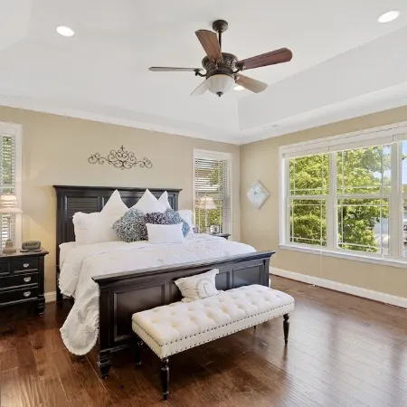 New to Vrbo! Big Water Views, Private Dock, Pool Table, 15 Min Clemson!