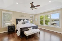 New to Vrbo! Big Water Views, Private Dock, Pool Table, 15 Min Clemson!