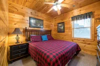 Smoky Mountain Log Cabin · Hot Tub · Fire Pit ·2 Kings · Game Room