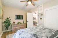 Fully Updated Bungalow Style - Close to Downtown Hotels near The Keeper of the Plains