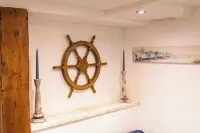 Entire Harbourside Lodge and Courtyard, just a few feet from Mevagissey Harbour