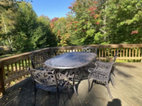 Perfect family retreat in the White Mts., Pool & Tennis Court, Dogs OK!