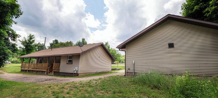 NEW! Indoor Hot-Tub! Spacious & Updated MQT Township Home! Ξενοδοχεία στην πόλη Marquette