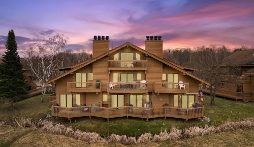 Winter Adventure Retreat - Ski Views, New King Beds, Fully Loaded Kitchen!
