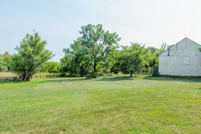 Charming 2-Bedroom Cottage in Loudoun Co, VA on 12 Gorgeous Acres w/ 2-Acre Pond Hôtels à proximité de : Franklin Park Performing & Visual Arts Center