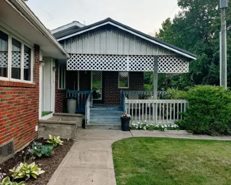 Honey Run King Suite ~Between Millersburg & Berlin Hotels in Holmes County