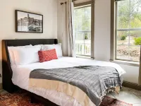 10 Min from Tubing! Perfect Summer Getaway for Large Groups! Hotel dekat Guadalupe River
