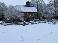 Beautiful 16th Century House in National Park 1 hr from London with Small Pool Hôtels à : 